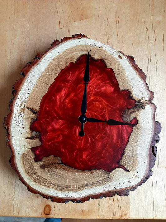 Baumstammuhr "Feuerkern"