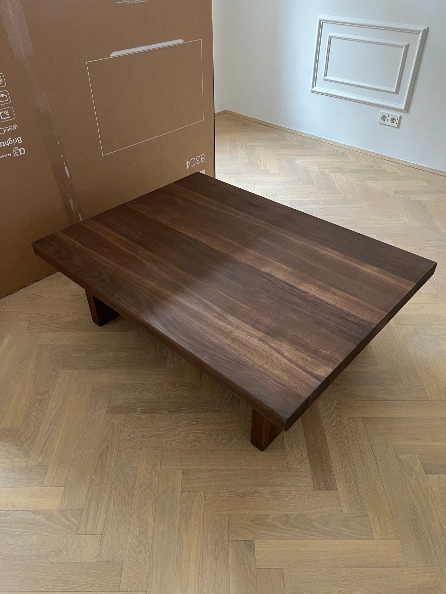 Massivholz-Tische